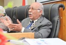 الدكتور كارم غنيم : يكتب انشــــقاق القمـــــر في الماضي والمستقبل