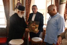 بالصور في أولى زياراته لدير سانت كاترين..      محافظ جنوب سيناء يهدى رهبان الدير عدد من الهدايا  و يجرى مناقشات حول حقوق الانتفاع وتنظيم التواجدات العمرانية لدير سانت كاترين