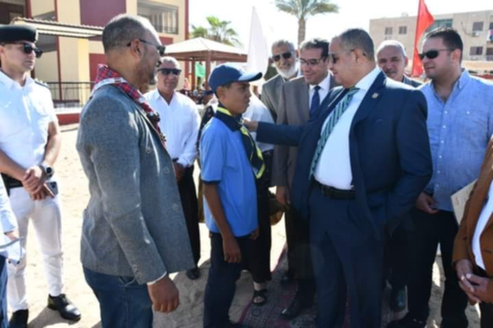 بالصور محافظ جنوب سيناء يتفقد مدرسة الشهيد أحمد منسي للتربية الخاصة بطور سيناء 