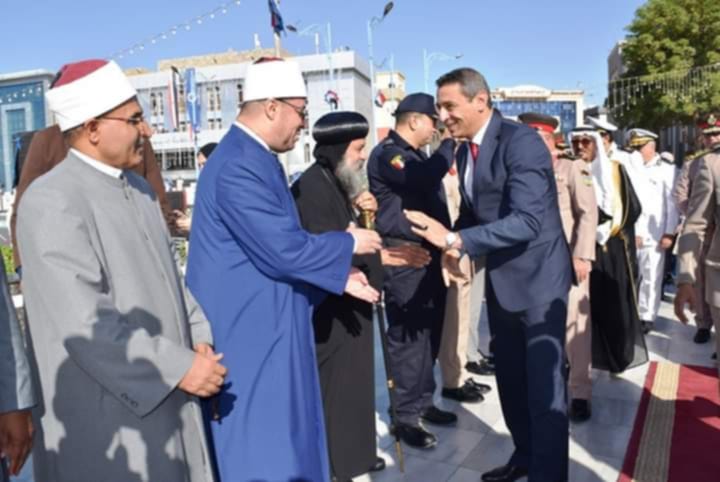 بالصور محافظ السويس وقائد الجيش الثالث ومدير الأمن يضعون أكاليل الزهور على النصب التذكاري بمناسبة ذكري انتصارات شعب السويس في 24 أكتوبر 1973 