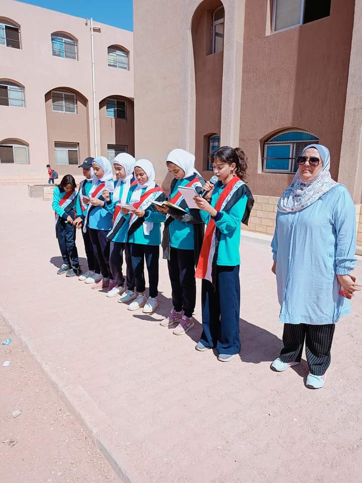 مدرسه الشهيد علاء الدين بالعاشر من رمضان: تحتفل بانتصار أكتوبر والطلاب يرفعون علم مصر