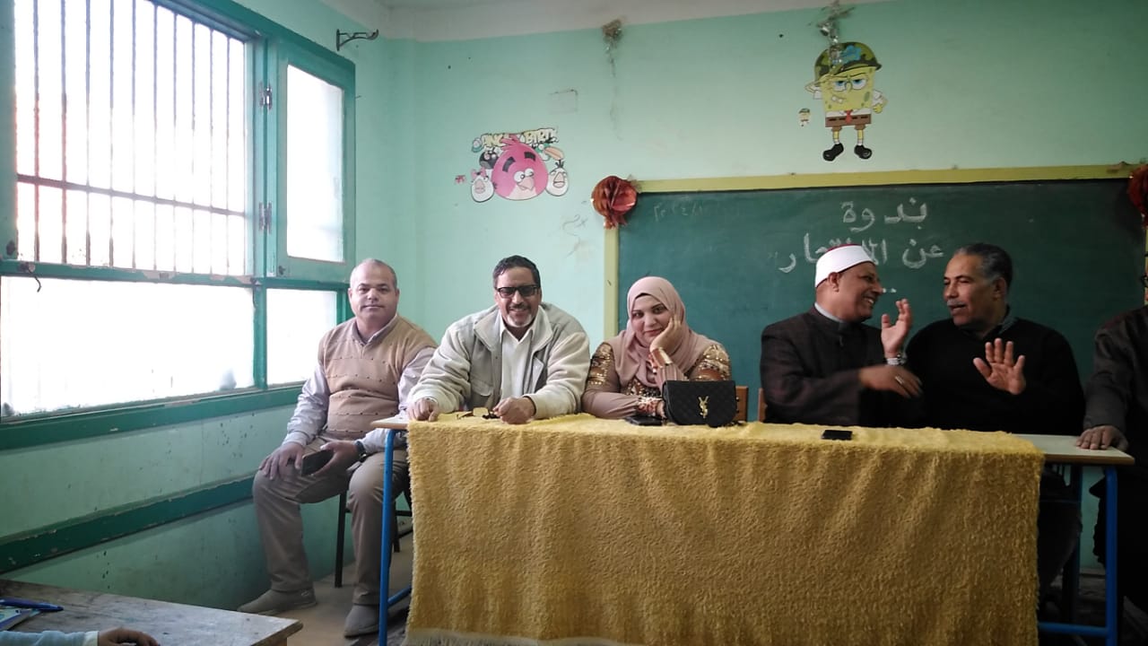 مدرسة بحطيط الثانوية المشتركة بمركز أبو حماد تعقد ندوة عن الانتحار