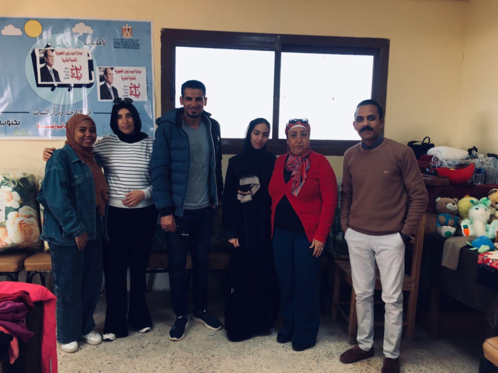 بالصور مبادرة ابدا بنفسك توزيع ملابس على الأسرة للاولى بالرعاية بمدينة ابوزنيمة 