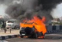 اشتعال النيران في سيارة ملاكي بطريق أبوحماد الزقازيق بالشرقية